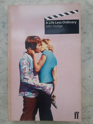 Libro usado en venta: A life less ordinary de John Hodge; editorial Faber and faber impreso en 1997 realizamos envios a todo el mundo.1