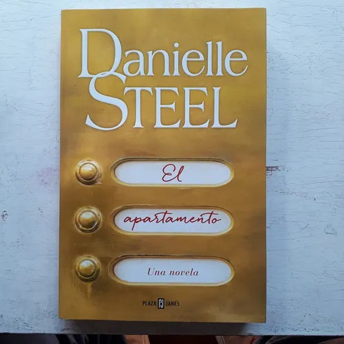 Libro usado en venta: El apartamento de Danielle Steel; editorial Plaza & Janes impreso en 2018 realizamos envios a todo el mundo.1