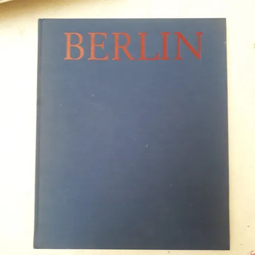 Libro usado en venta: Berlin; editorial Verlag Ullstein GmbH impreso en 1988 realizamos envios a todo el mundo.1