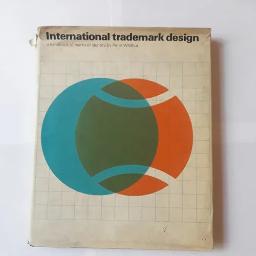 Libro usado en venta: International trademark design a handbook of marks of identity de Peter Wildbur; editorial Barrie & Jenkins impreso en 1979.1