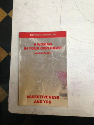 Libro usado en venta: A woman in your right de Anne Dickson; editorial Quarto Book impreso en 1988 realizamos envios a todo el mundo.1