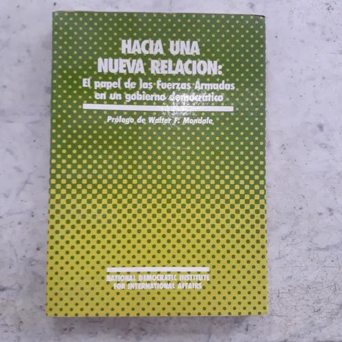 Libro usado en venta: Hacia una nueva relacion de Walter F. Mandale; editorial National Democratic Institute impreso en 1990 envios a todo el mundo.1
