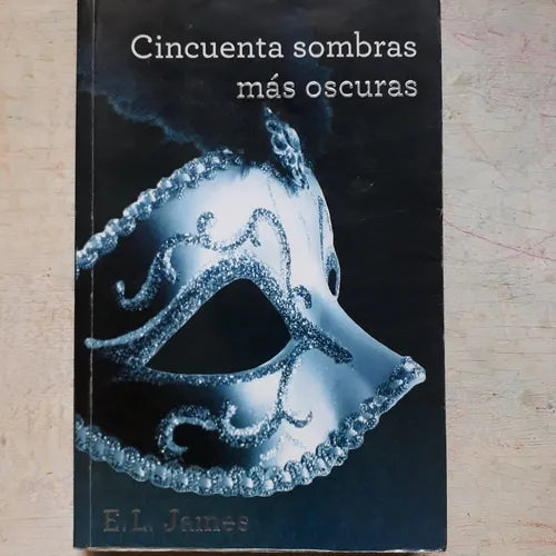 Libro usado en venta: Cincuenta Sombras de Grey - Mas oscuras de E. L. James; editorial Grijalbo impreso en 2012 realizamos envios a todo el mundo.1