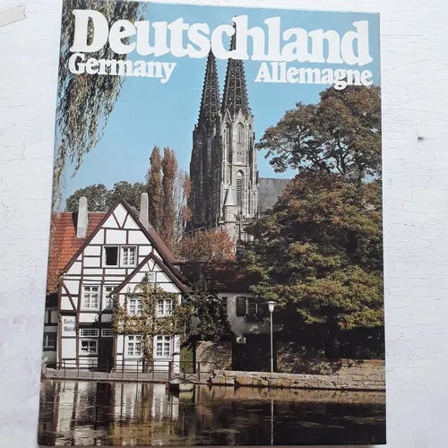 Libro usado en venta: Deutschland - St?dte und Landschaften; editorial Prisma Verlag impreso en 1983 realizamos envios a todo el mundo.1