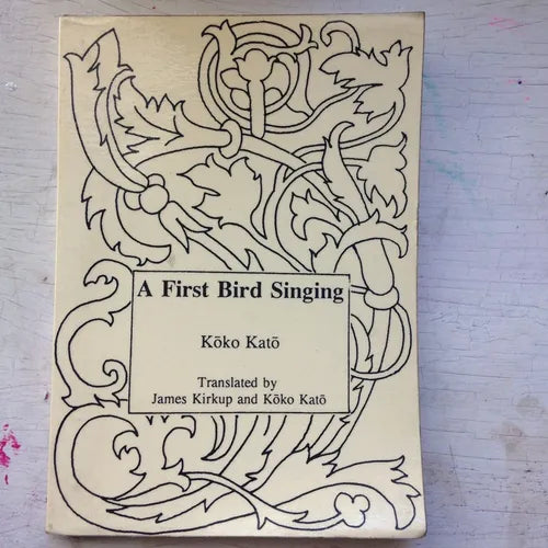Libro usado en venta: A first bird singing de Koko Kato; editorial HUB Editions impreso en 1993 realizamos envios a todo el mundo.1