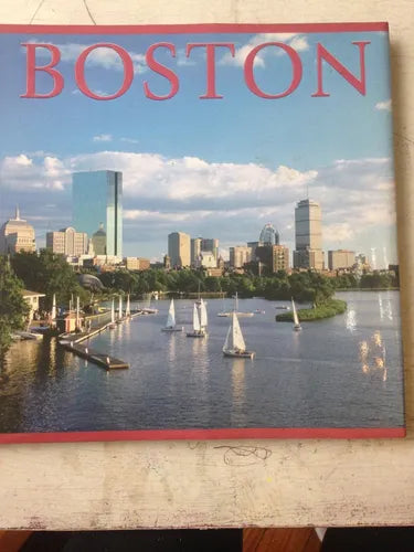 Libro usado en venta: Boston; editorial Whitecap Books impreso en 2001 realizamos envios a todo el mundo.1