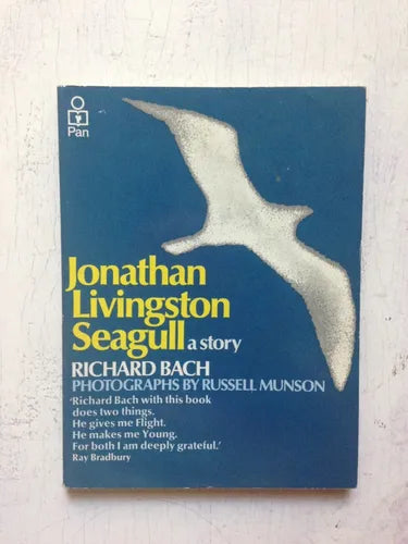 Libro usado en venta: Jonathan Livingston Seagull de Richard Bach; editorial Pan Books impreso en 1973 realizamos envios a todo el mundo.1