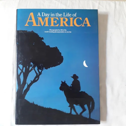 Libro usado en venta: A day in the Life of America; editorial Collins impreso en 1986 realizamos envios a todo el mundo.1