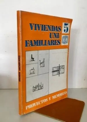 Libro usado en venta: Viviendas unifamiliares 5 de Guillermo Raul Kliczkowski - Hugo Alberto Kliczkowski; editorial Espacio impreso en 1979.1