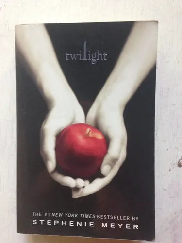 Libro usado en venta: Twilight de Stephenie Meyer; editorial Little, Brown and company impreso en 2006 realizamos envios a todo el mundo.1