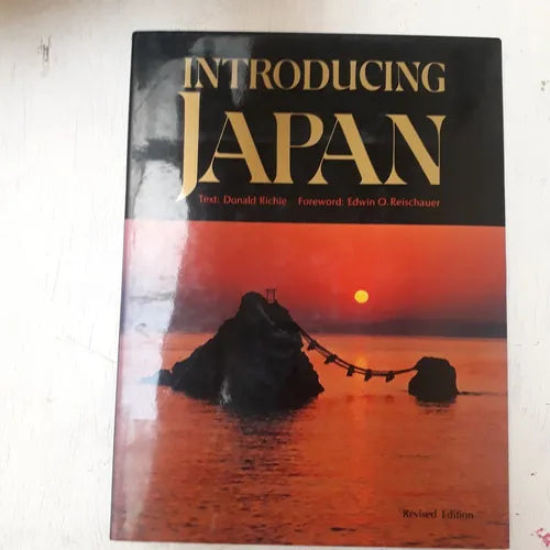 Libro usado en venta: Introducing Japan de Donald Richie - Edwin O. Reischauer; editorial Kodansha International impreso en 1987.1