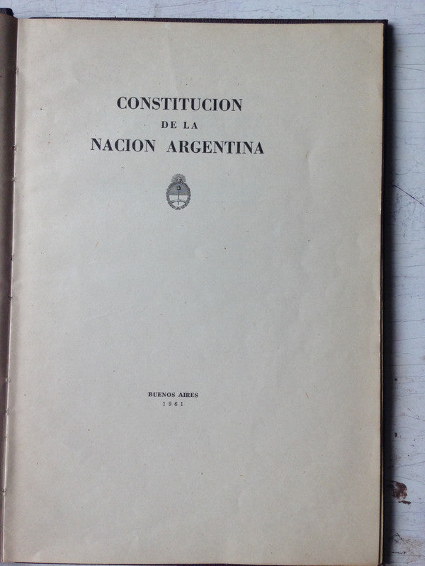 Libro usado en venta: Constitucion de la Nacion Argentina; impreso en 1961 realizamos envios a todo el mundo.1
