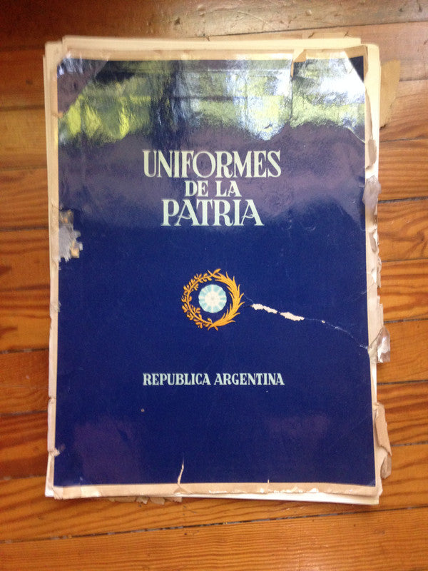 Libro usado en venta: Uniformes De La Patria / Bajo la Cruz Del Sur de Enrique Vidal Molina; Servicio de informaciones del ejército impreso en 19671.1