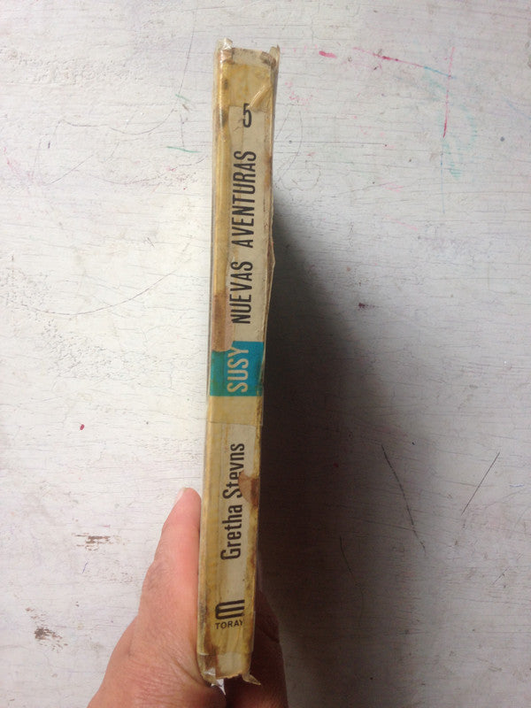 Libro usado en venta: El mundo encantado; editorial Sigmar impreso en 1967 realizamos envios a todo el mundo.2