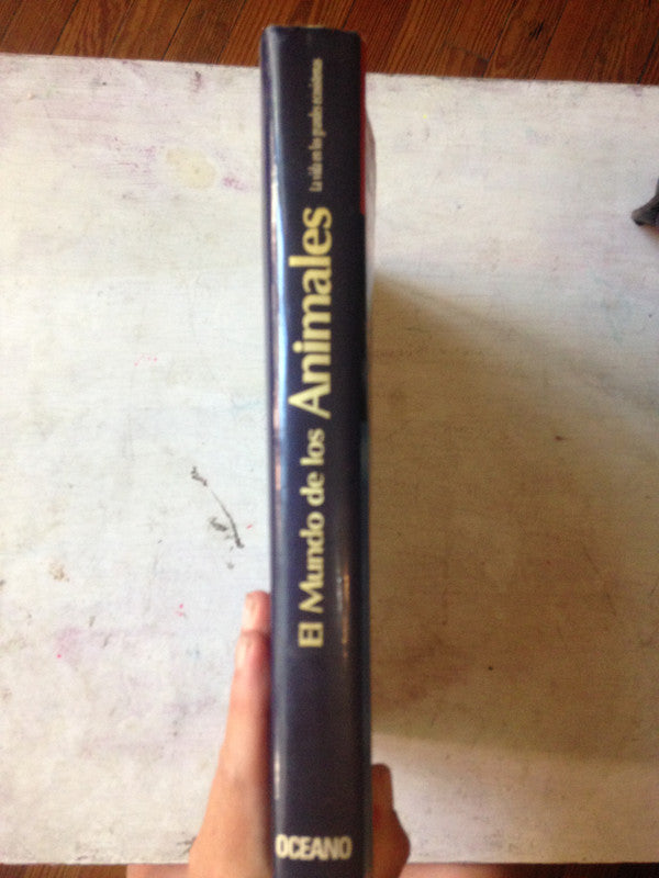 Libro usado en venta: El mundo de los animales; editorial Oceano realizamos envios a todo el mundo.3