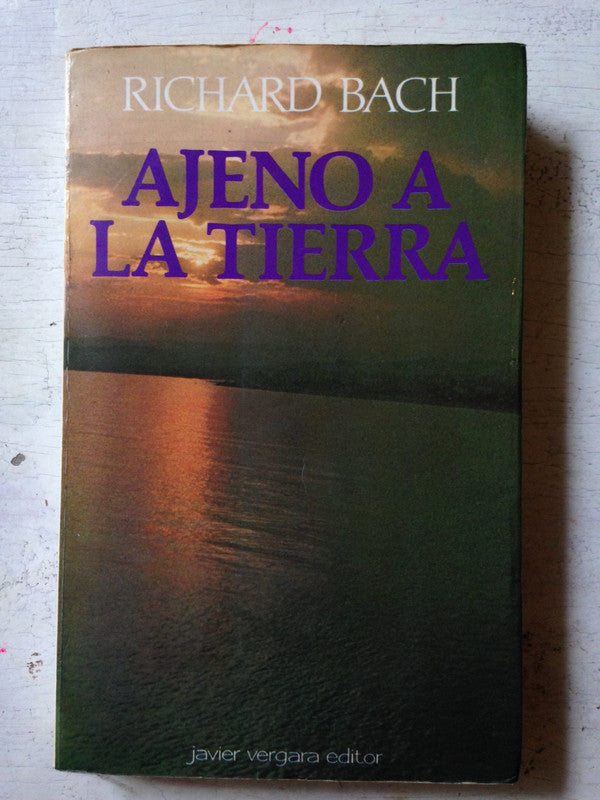 Libro usado en venta: Ajeno a la tierra (Subrayado) de Richard Bach; editorial Javier Vergara impreso en 1986 realizamos envios a todo el mundo.1