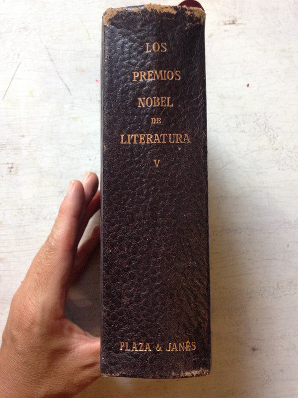 Libro usado en venta: Los premios Nobel de literatura - Vol. 5; editorial Plaza & Janes impreso en 1961 realizamos envios a todo el mundo.3