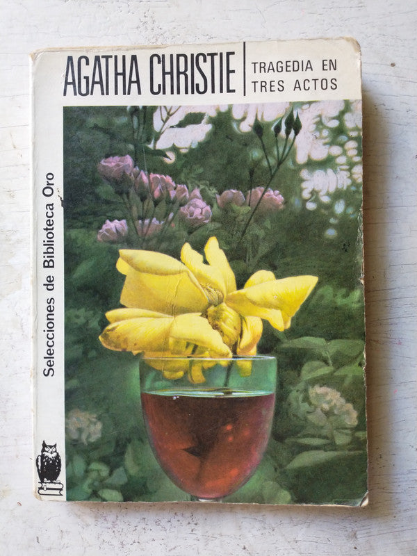 Libro usado en venta: Tragedia en tres actos de Agatha Christie; editorial Molino impreso en 1983 realizamos envios a todo el mundo.1