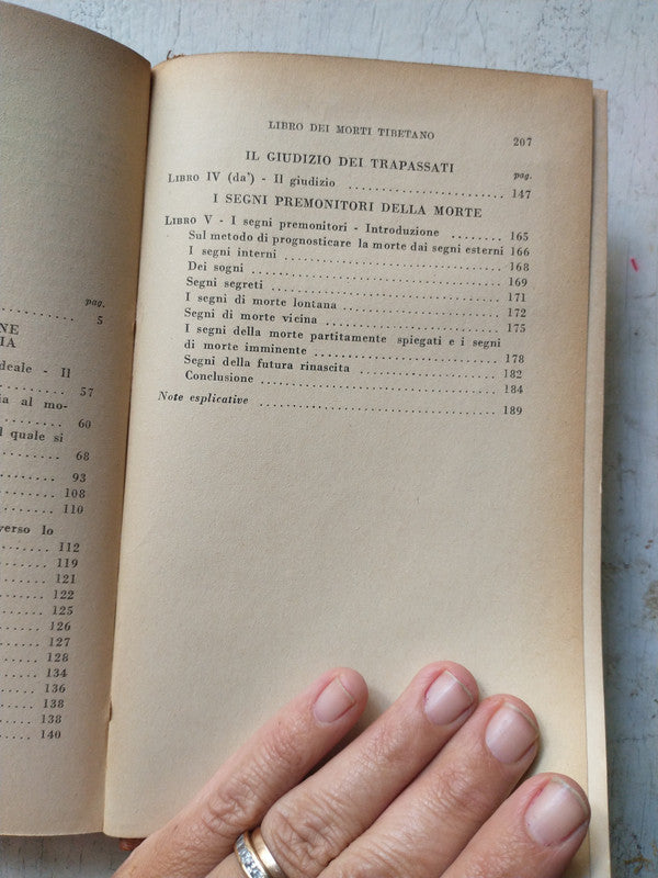 Libro usado en venta: Il libro Tibetano dei morti de Giuseppe Tucci; editorial Fratelli Bocca impreso en 1949 realizamos envios a todo el mundo.3