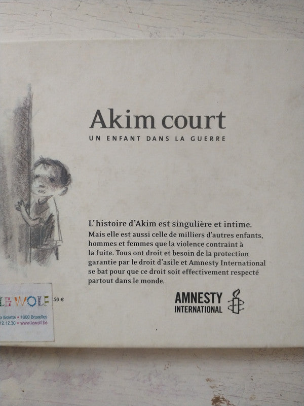 Libro usado en venta: Akim court de Claude K. Dubois; editorial L'ecole des loisirs impreso en 2012 realizamos envios a todo el mundo.3