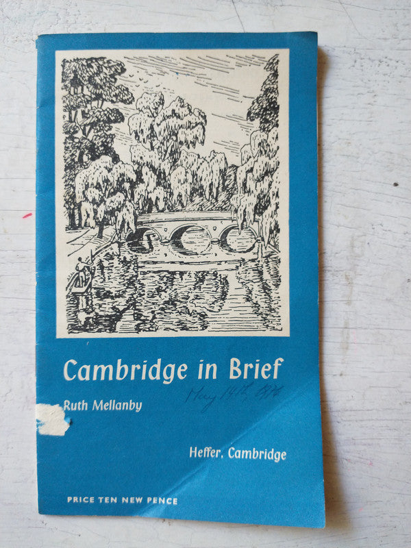Libro usado en venta: Cambridge in Brief; impreso en 1971 realizamos envios a todo el mundo.1