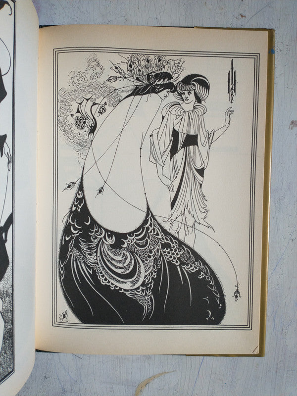 Libro usado en venta: Le paradis et les Naifs de Philippe Camby; editorial Max Fourny impreso en 1981 realizamos envios a todo el mundo.2