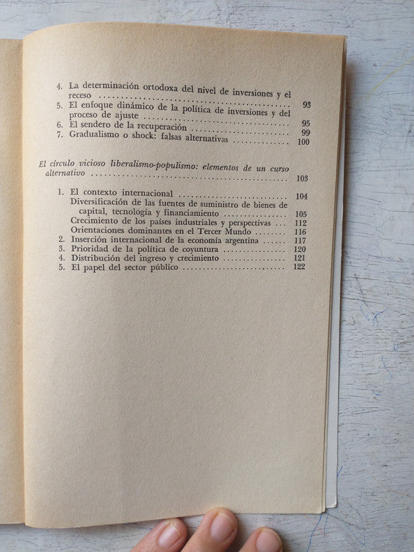 Libro usado en venta: Crisis y alternativas de la politica economica argentina de Aldo Ferrer; editorial Fondo de Cultura Economica impreso en 1977.2