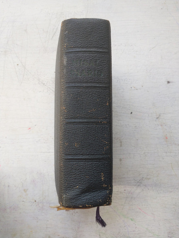 Libro usado en venta: Misal diario para America en latin y castellano de Don Andres Azcarate O.S.B.; editorial Liturgia Argentina impreso en 1944.4