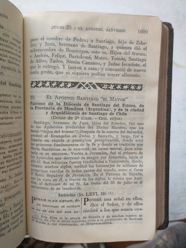Libro usado en venta: Misal diario para America en latin y castellano de Don Andres Azcarate O.S.B.; editorial Liturgia Argentina impreso en 1944.5