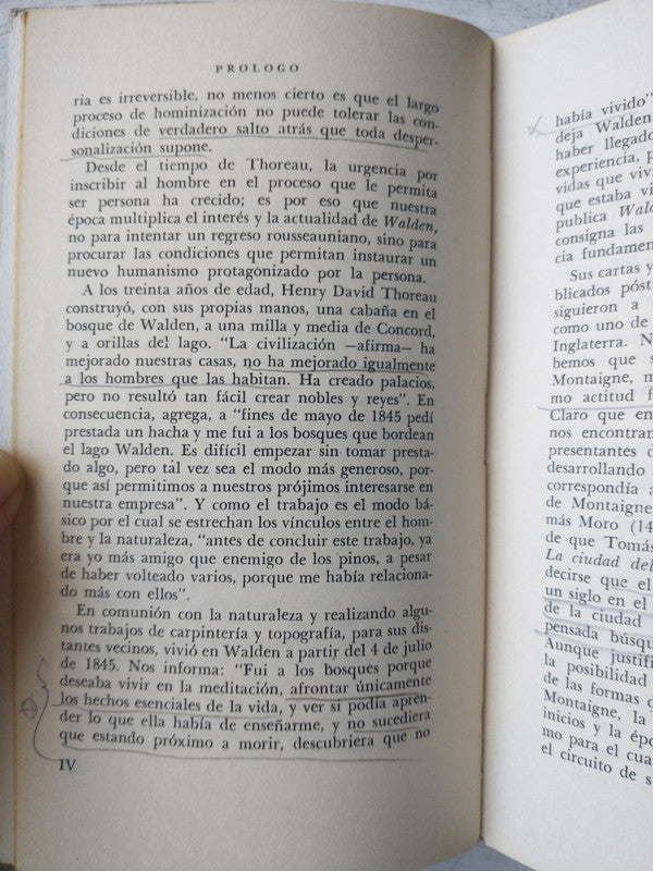 Libro usado en venta: Walden o La vida en los bosques de Henry D. Thoreau; editorial Marymar impreso en 1977 realizamos envios a todo el mundo.2
