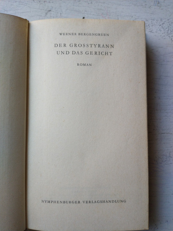 Libro usado en venta: Der Grosstyrann und das gericht de Werner Bergengruen; editorial Nympheburger Verlagshandlung realizamos envios a todo el mundo.1