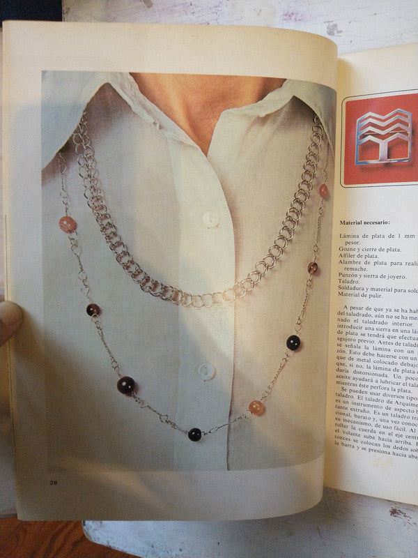 Libro usado en venta: Trabajos manuales artisticos; editorial Salvat impreso en 1980 realizamos envios a todo el mundo.4