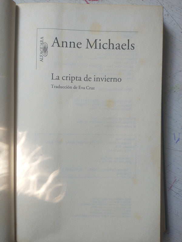 Libro usado en venta: La cripta de invierno de Anne Michaels; editorial Alfaguara impreso en 2010 realizamos envios a todo el mundo.2