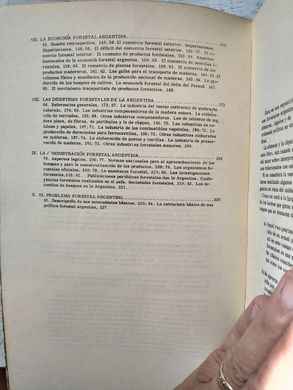 Libro usado en venta: La argentina forestal de Domingo Cozzo; editorial Eudeba impreso en 1967 realizamos envios a todo el mundo.3