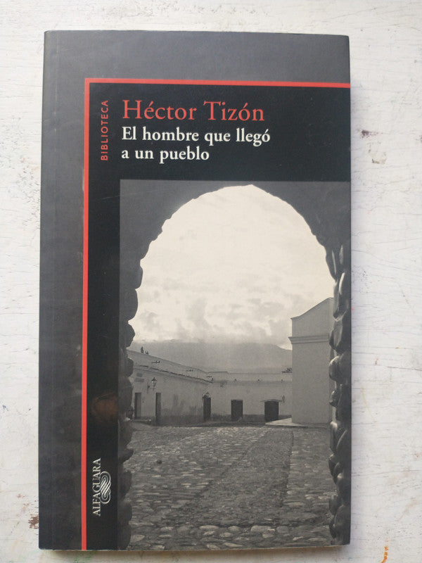 Libro usado en venta: El hombre que llego a un pueblo de Hector Tizon; editorial Alfaguara impreso en 2005 realizamos envios a todo el mundo.1