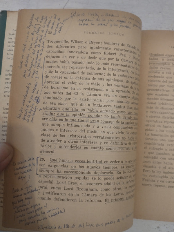 Libro usado en venta: Reinsercion argentina en el mundo de Carlos Perez Llana; editorial El Cid Editor impreso en 1983 envios a todo el mundo.2
