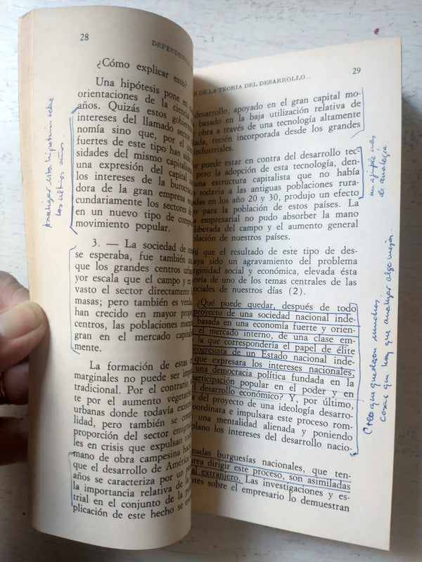 Libro usado en venta: America sue?a y fulgura de Nicolas Guillen; editorial Letras Cubanas impreso en 1987 realizamos envios a todo el mundo.2