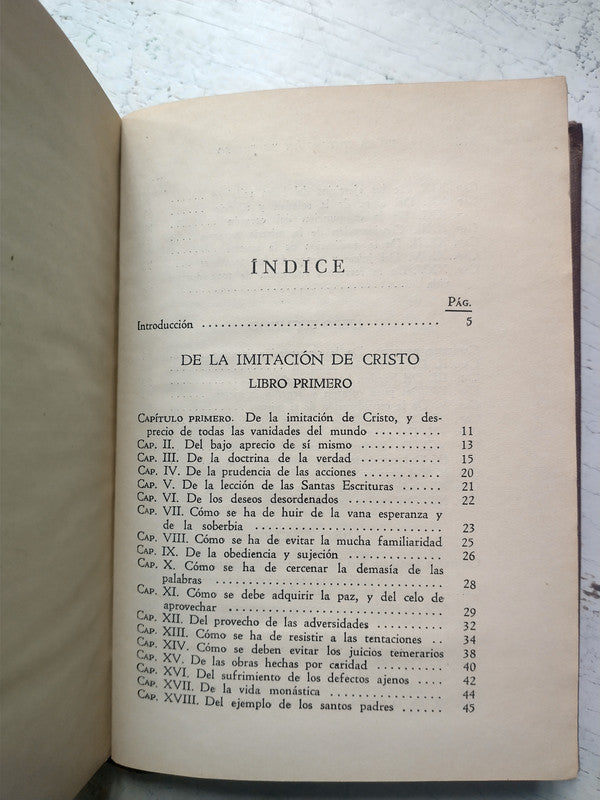 Libro usado en venta: Poemas - Oscuridad y espacio de Maria Ines Ure; editorial Trilce impreso en 1975 realizamos envios a todo el mundo.2