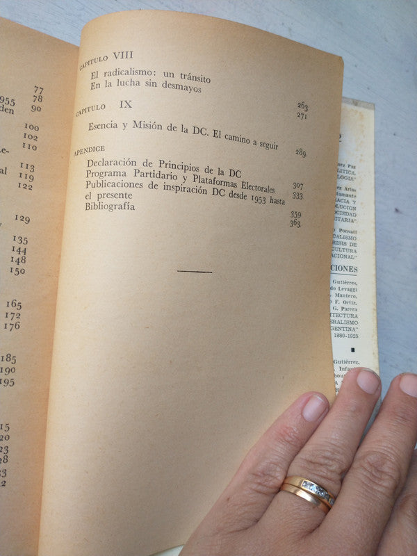 Libro usado en venta: Democracia cristiana en la Argentina de Ricardo G. Parera; editorial Nahuel impreso en 1967 realizamos envios a todo el mundo.4