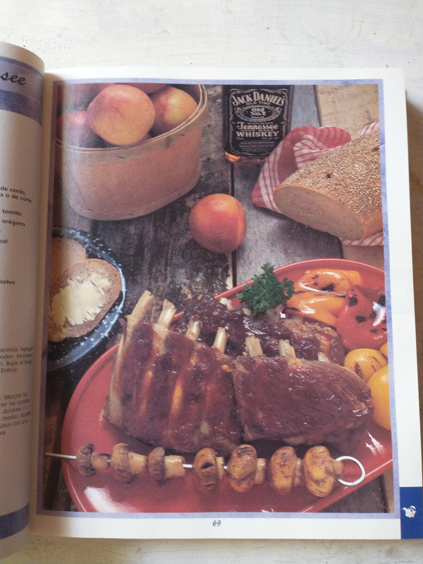 Libro usado en venta: Recetas internacionales familiares favoritas de Ron Kalenuik; editorial Magnanimity realizamos envios a todo el mundo.3