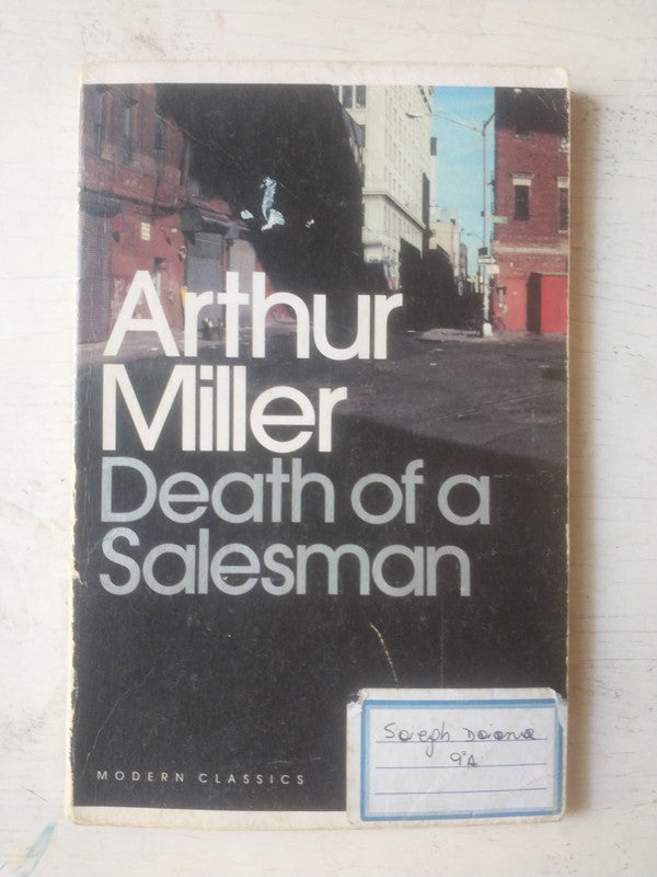 Libro usado en venta: Death of a Salesman de Arthur Miller; editorial Penguin Books impreso en 2000 realizamos envios a todo el mundo.1