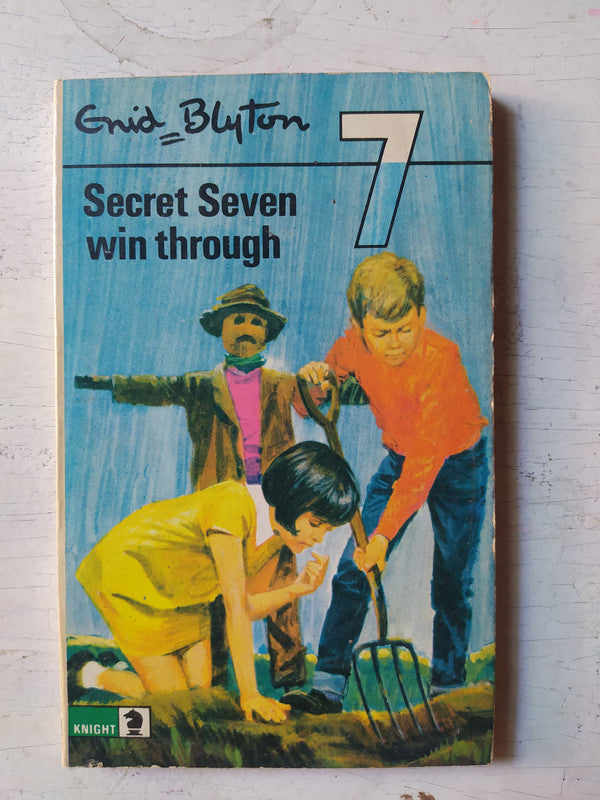 Libro usado en venta: Secret Seven win through de Enid Blyton; editorial Knight Books impreso en 1970 realizamos envios a todo el mundo.1