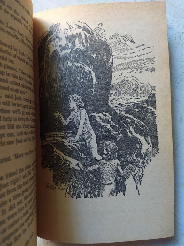Libro usado en venta: The circus of adventure de Enid Blyton; editorial Piccolo impreso en 1980 realizamos envios a todo el mundo.2