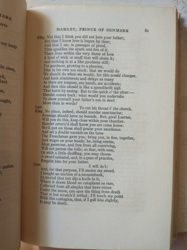 Libro usado en venta: Poems de Robert Frost's; editorial Pocket Book impreso en 1946 realizamos envios a todo el mundo.2