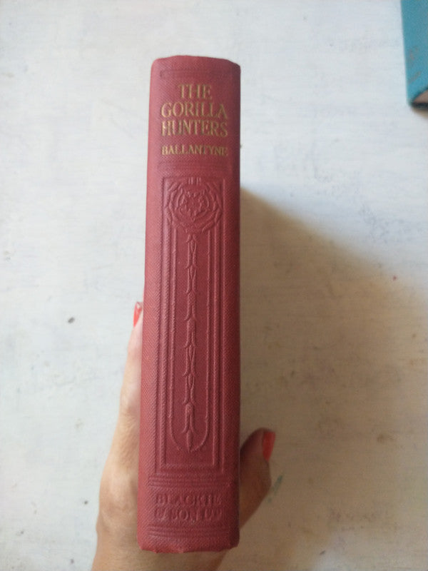 Libro usado en venta: The Gorilla Hunters de R. M. Ballantyne; editorial Blackie & Son Limited realizamos envios a todo el mundo.4