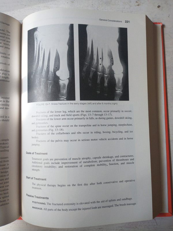Libro usado en venta: Physical Therapy for sports de Werner Kuprian; editorial W. B. Saunders impreso en 1995 realizamos envios a todo el mundo.3