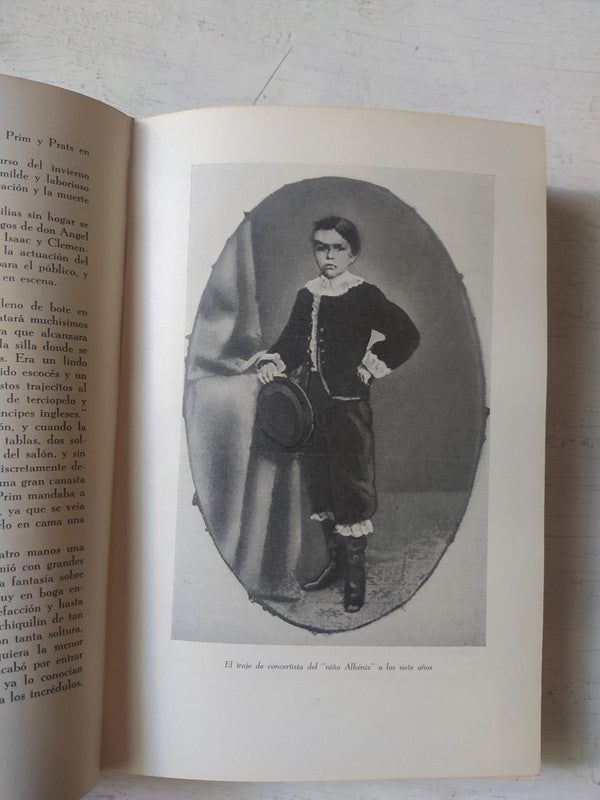Libro usado en venta: Albeniz - Su vida inquieta y ardorosa de Michel Raux Deledicque; editorial Jacobo Peuser impreso en 1950 envios a todo el mundo.4