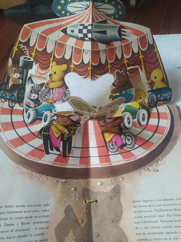 Libro usado en venta: La historia de dos chanchitos; editorial Atlantida impreso en 1969 realizamos envios a todo el mundo.3