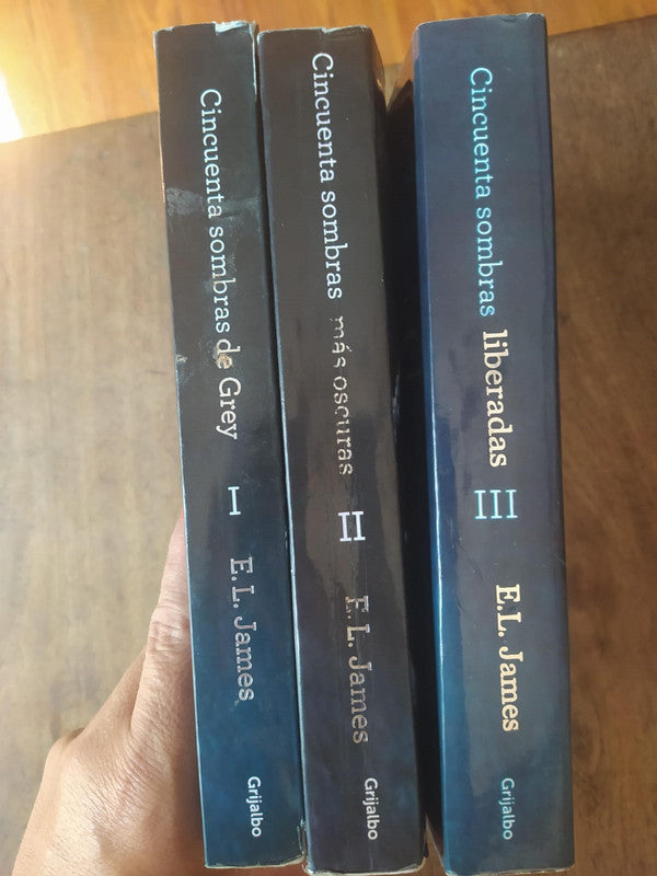 Libro usado en venta: Veneno sutil de Janet Fitch; editorial Emece impreso en 2001 realizamos envios a todo el mundo.2