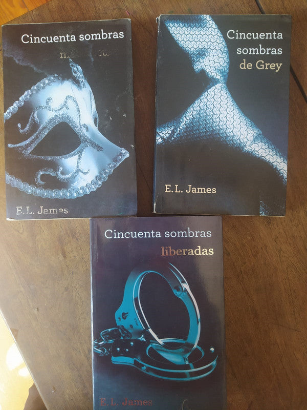 Libro usado en venta: Trilogia Cincuenta Sombras de Grey (3 libros) de E. L. James; editorial Grijalbo impreso en 2012 envios a todo el mundo.1